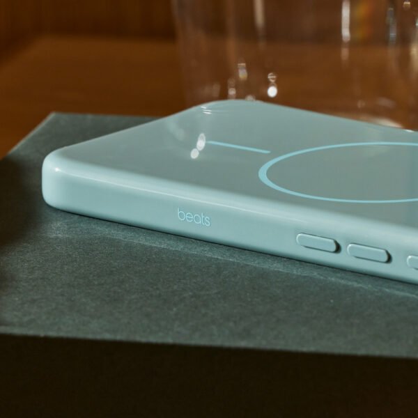 Beats iPhone 16 Pro Case with MagSafe — Riptide Blue - Image 2